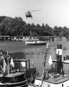 103546 Afbeelding van een demonstratie met een helicopter van het Search and Rescue team van de Koninklijke Luchtmacht, ...