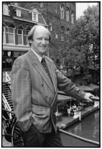 400001 Portret van dr. G. Mik, raadslid voor de P.v.d.A. in de gemeente Utrecht van 1982 tot en met 2000 en ...