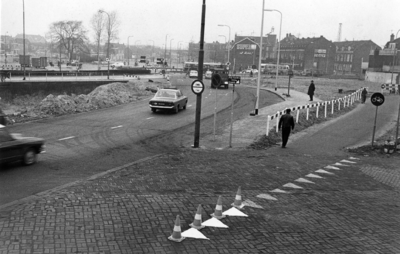 400631 Gezicht op de kruising van de Leidseweg (voorgrond) en de Artilleriestraat te Utrecht (toekomstige Westplein), ...