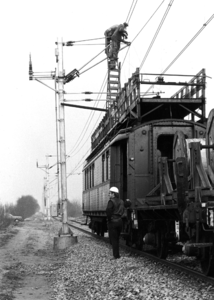 167830 Afbeelding van de electrificatie van de spoorlijn bij Veenendaal ten behoeve van de herindienststelling van het ...