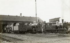 170070 Afbeelding van enkele stoomlocomotieven van de N.S. bij de locomotiefloods te Heerlen.