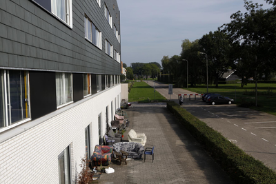 806390 Gezicht op de Toulouselaan te Utrecht, vanaf het studentencomplex aan de Cambridgelaan.