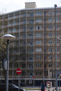 808290 Gezicht op de Stadionflat aan de Stadionlaan te Utrecht, met de door Jan Boon ontworpen mozaïeken op de ...