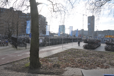 821302 Gezicht op de fietsenstalling op het Smakkelaarsveld te Utrecht.