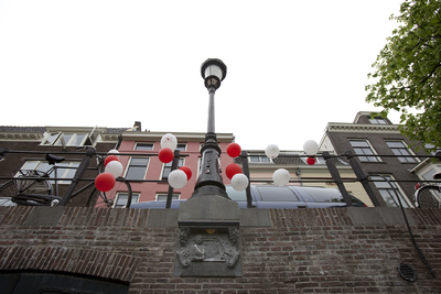 818158 Afbeelding van de lantaarnconsole ter hoogte van het huis Oudegracht 328 te Utrecht.N.B. De lantaarnconsole is ...