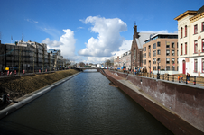827873 Gezicht op de Stadsbuitengracht te Utrecht, vanaf de Vredenburgknoop, met links de Daalsesingel en rechts de ...