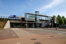 834435 Gezicht op het N.S.-station Vleuten te Vleuten (gemeente Utrecht), vanaf het De Sporeplein.