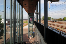 834437 Gezicht op het N.S.-station Vleuten te Vleuten (gemeente Utrecht), vanaf de perrontrap.