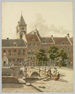 30460 Gezicht vanaf de oostzijde van de Oudegracht te Utrecht over de Weesbrug op de voorgevels van de huizen aan de ...