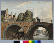 30365 Gezicht op de Jacobibrug over de Oudegracht te Utrecht, uit het zuiden, met op de achtergrond de Zandbrug en de ...