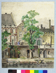 30327 Gezicht op een gedeelte van de oostzijde van de Nieuwegracht te Utrecht over het water met de werf en de ...
