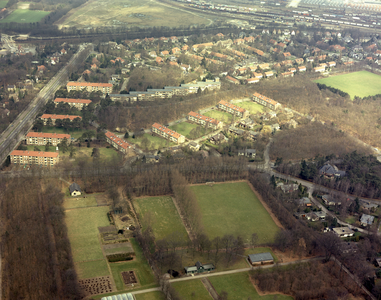 49938 Luchtfoto van de wijk Bergkwartier te Amersfoort uit het zuiden; met links de Daam Fockemalaan.