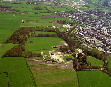 49971 Luchtfoto van de in aanleg zijnde wijk Schothorst-Noord te Amersfoort uit het noordwesten; met op de voorgrond ...