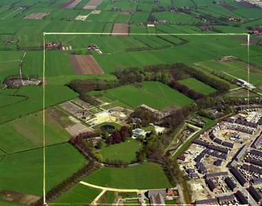 49972 Luchtfoto van het landgoed Schothorst met omringend weidegebied te Amersfoort uit het zuiden; met rechts de in ...