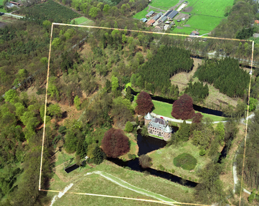 50268 Luchtfoto van kasteel Maarsbergen bij Maarsbergen (gemeente Maarn), uit het zuiden.