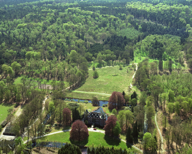 50270 Luchtfoto van kasteel Maarsbergen bij Maarsbergen (gemeente Maarn), uit het noorden.