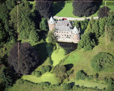 50272 Luchtfoto van kasteel Maarsbergen bij Maasbergen (gemeente Maarn), uit het zuiden.