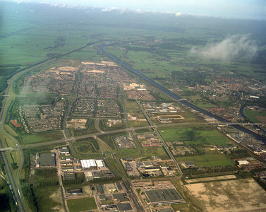50331 Luchtfoto van Maarssenbroek (gemeente Maarssen) uit het zuidoosten; met op de voorgrond de in aanleg zijnde ...