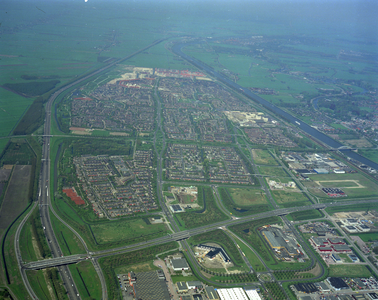 50388 Luchtfoto van Maarssenbroek (gemeente Maarssen) uit het zuidoosten; met op de voorgrond gedeelten van de ...