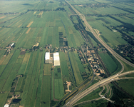 50427 Luchtfoto van een gedeelte van Groenekan (gemeente Maartensdijk) uit het zuidwesten; met de Ruigenhoeksche ...