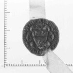 7 Een afwisselend ogief gotische en lobbige vierpas, waarin een rechtstaand vroeggotisch schild, 30-01-1351