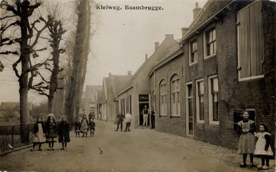 17; De Kleiweg te Baambrugge omstreeks 1900