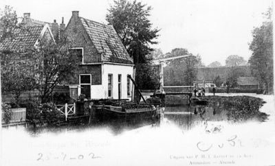 24; Gezicht op Baambrugge in de omgeving van de Dorpsbrug omstreeks 1900