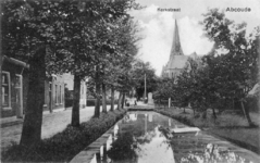 111; De Kerkstraat te Abcoude met op de achtergrond de Rooms-Katholieke kerk