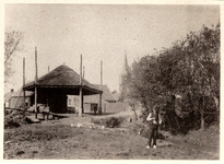 202; De hooiberg van Albers te Abcoude met op de achtergrond de Rooms-Katholieke kerk