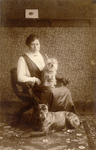  Maria Margaretha Louisa Voskuilen met honden
