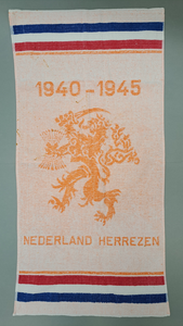 81 Handdoek '1940-1945 Nederland herrezen'