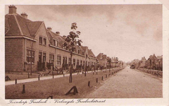Trb_101. De Dr. A. Kuyperstraat, toentertijd de Verlengde Treebeekstraat hier nog onverhard., ca. 1920