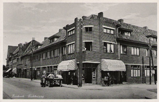 Trb_115. Hoek Wijenweg / ABC straat. In het pand met de zonweringen werkte kleermaker Köppen., ca. 1930