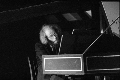 RJ000000839 Bij de opening van theater Beemsterlant speelt Ton Koopman op de klavecimbel. (NNC 04-10-1976)