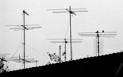 RJ000001117 December 1976PurmerendVele diverse televisieantennes voor Ned. 1 en 2 op de daken in Purmerend.