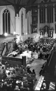 RJ000001122 OosthuizenKerstmis in de historische kerk van Oosthuizen. (NNC 27-12-1976)