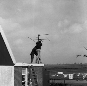 RJ000000045 Plaatsen van VHF en UHF antenne op boerenwoning bij Overleek