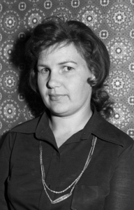 RJ000000245 Mevrouw B.I. Bakker-de Vries na 23 jaar uit de padvinderij als Akela. (NNC 22-09-1972)