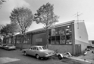 RJ000000780 Het pand van Placom aan het Oorgat. Het bedrijf gaat uit Edam verdwijnen en verhuist naar Hoorn. (NNC 22-10-1976)