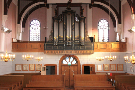 WAT120003780 Midden in de Hoogstraat op nummer 18 staat de Evangelisch Lutherse Kerk, die is gebouwd. Het gebouw uit ...