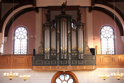 WAT120003785 Midden in de Hoogstraat op nummer 18 staat de Evangelisch Lutherse Kerk, die is gebouwd. Het gebouw uit ...