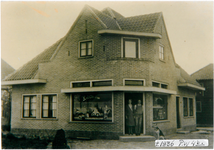 CPH_map2_186 Foto: Hilbrand (Hil) Breebaart, geboren op 23-03-1905 te Zaandam met zijn vrouw Maartje Uitentuis, geboren ...