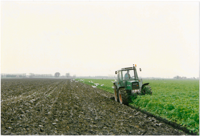 CPH_map3_104 Hier zien we een boer aan het ploegen, hij werkt de groenbemesting onder de grond.(achtergrondinformatie: ...