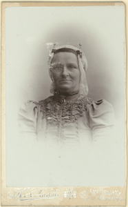 Mulder-z-0024 Foto: Trijntje Sanders, geboren op 13-04-1848 te Ilpendam
