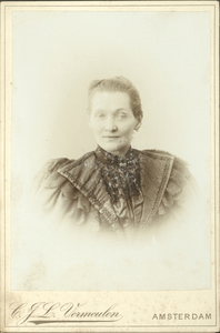 Mulder-z-0127 Foto: Elisabeth Wit, geboren op 04-07-1863 te Oosthuizen, vrouw van Jacob Pauw.