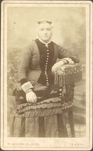 Mulder-z-0241 Foto: Teuntje Middelbeek, geboren op 13-01-1842 te Katwoude.