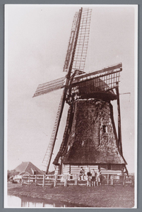 WAT002001849 Koren en pelmolen De Koker.Koren en pelmolen De Koker kent een bijzondere historie die teruggaat tot 1592. ...