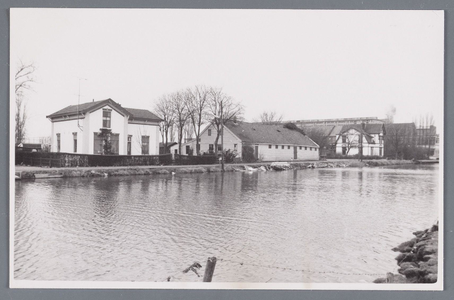 WAT002001958 Foto v.l.n.r. villa van familie Beets, midden pakhuis (molenschuur) van molen de Wandelaar en rechts Witte ...