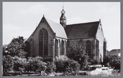 WAT002002884 Lang voor de bouw van deze kerk moet op dezelfde plaats reeds een kerk gestaan hebben. De beslissing tot ...