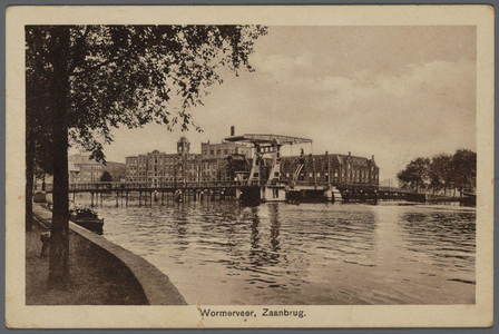 WAT002000023 De Zaanbrug met op de achtergrond rijstpellerij Hollandia (Bloemendaal & Laan) met v.r.n.l. de pakhuizen ...